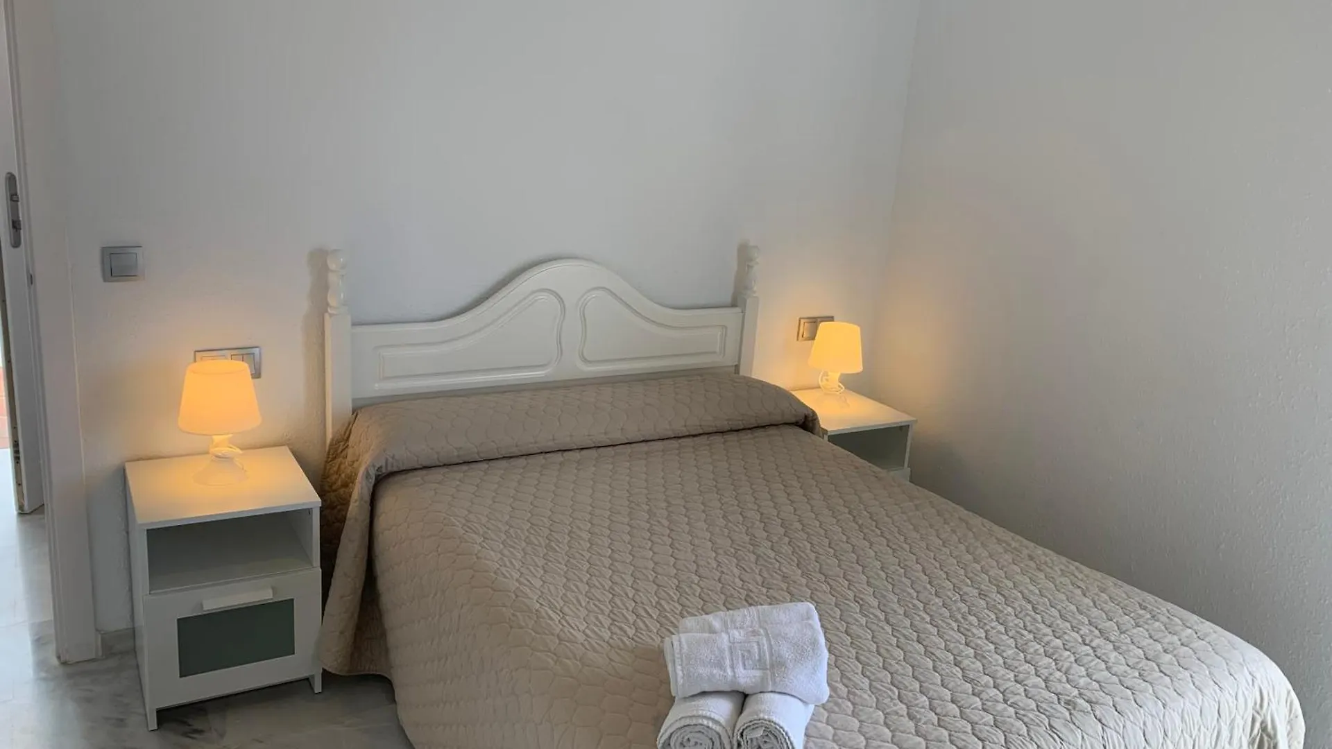 Apartamentos Las Rosas De Capistrano نيرخا