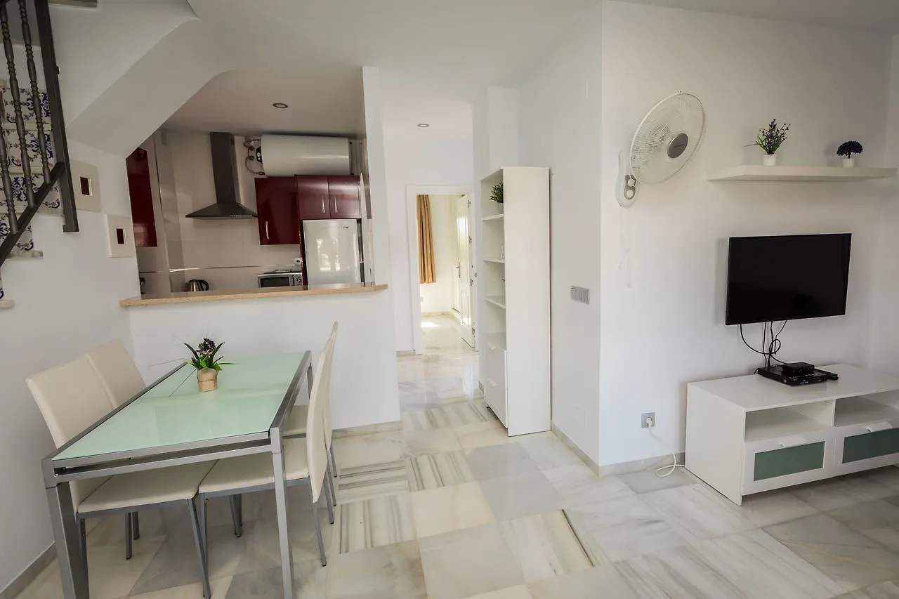 Apartamentos Las Rosas De Capistrano نيرخا شقة